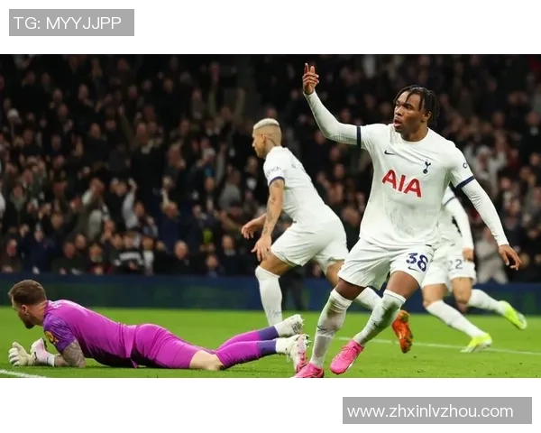 电讯报：此前遭经纪人持枪要挟的英超球员是热刺后卫乌多基